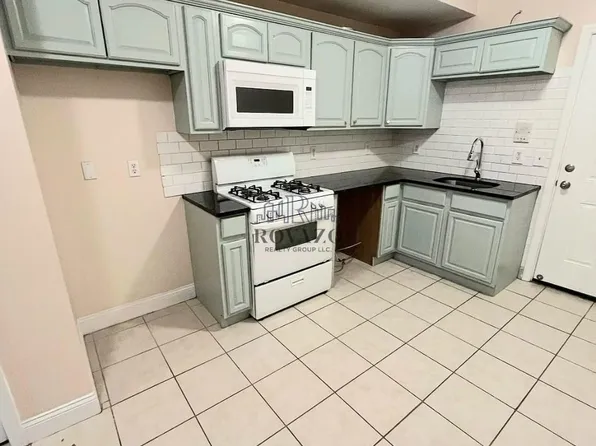 181 Ferry St #3B, Newark, NJ 07105