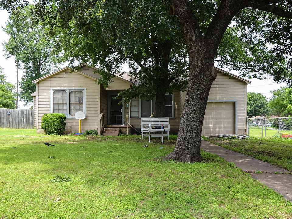 2nd image of 3901 Elliott Dr