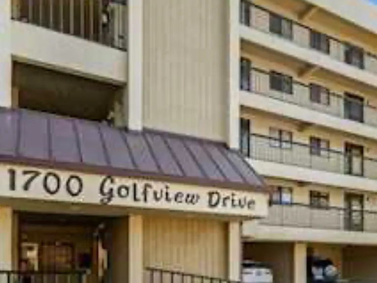 1731 Golfview Dr — Photo 1