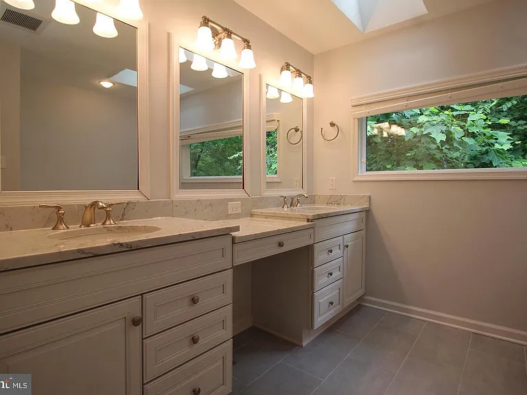 6065 Innisvale Dr — Photo 16
