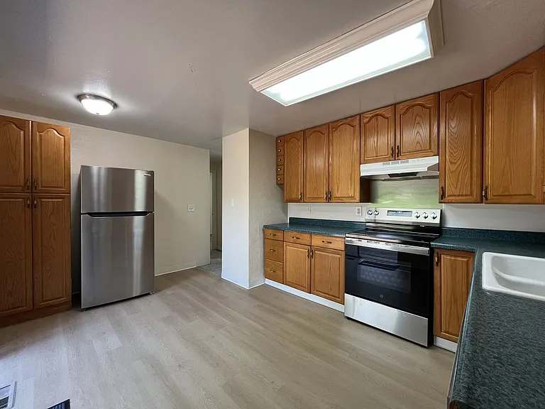 687 SE Barnes Ave — Photo 12