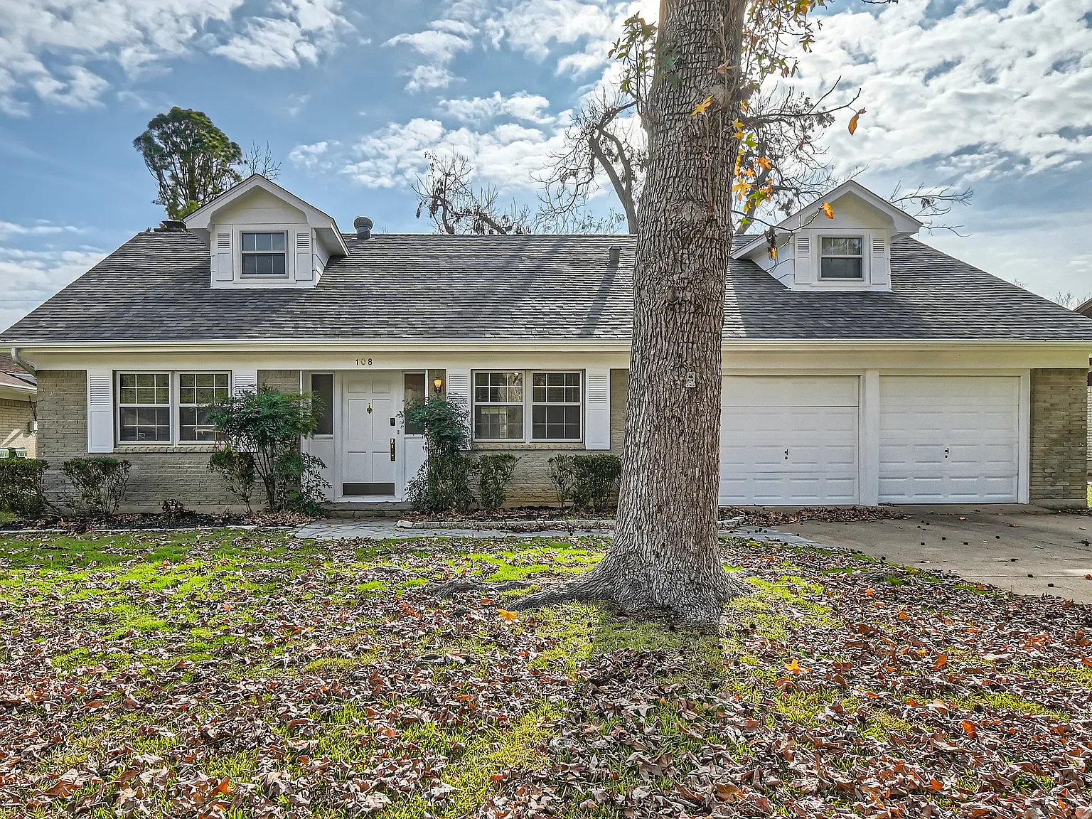 4 bed, 2.5 bath, 2448 sqft, $5,000 — Photo 1