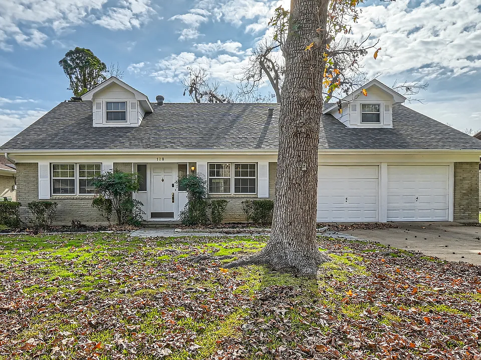 108 W Lilly Ln