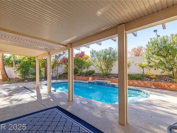 2nd image of 2121 Whitebirch Ln