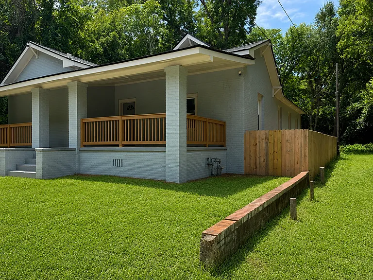 542 Elm St — Photo 10