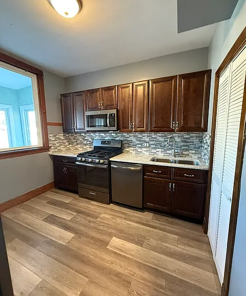 Kitchen, Laundry to the right