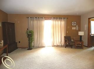 5th image of 2752 Iowa Dr