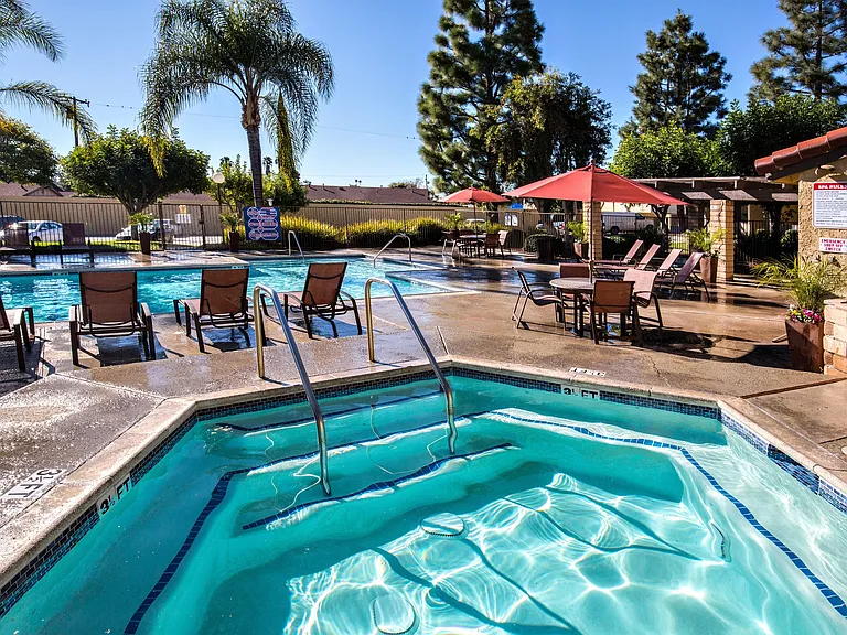 800 S Brea Blvd — Photo 4