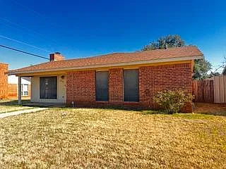 3 bed, 2.0 bath, 1308 sqft, $2,200 — Photo 2