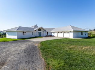 2041 Reservoir Loop Rd, Selah, WA 98942