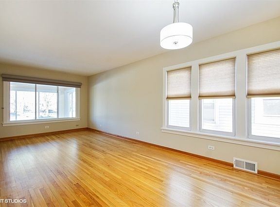 3rd image of 5319 N Lynch Ave