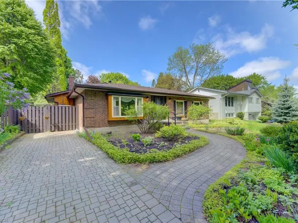 98 Longwood Dr, Waterloo, ON N2L 4B7