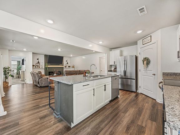 2nd image of 206 Chubbs Ln