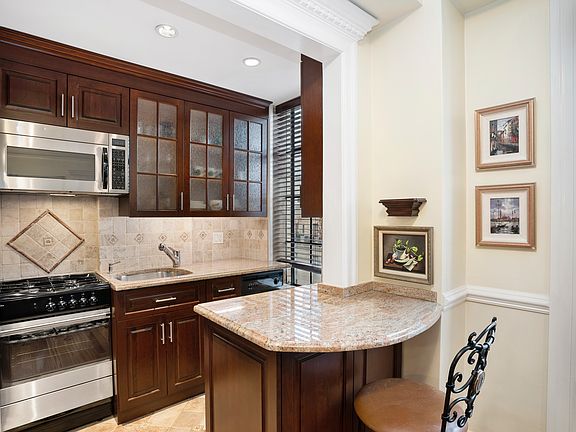 4th image of 350 W 57th St APT 12F