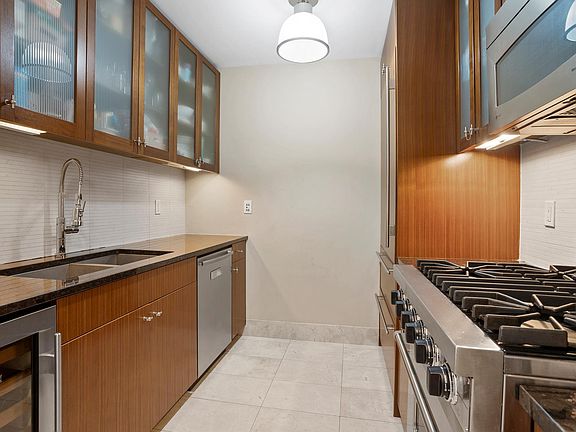 4th image of 250 E 53rd St APT 1503