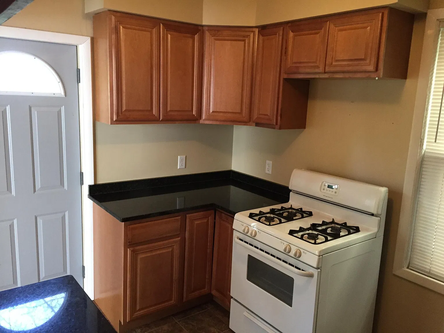4 bed, 1120 sqft, $2,300 — Photo 1
