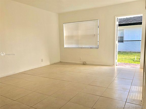 4th image of 4050 Woodside Dr APT A