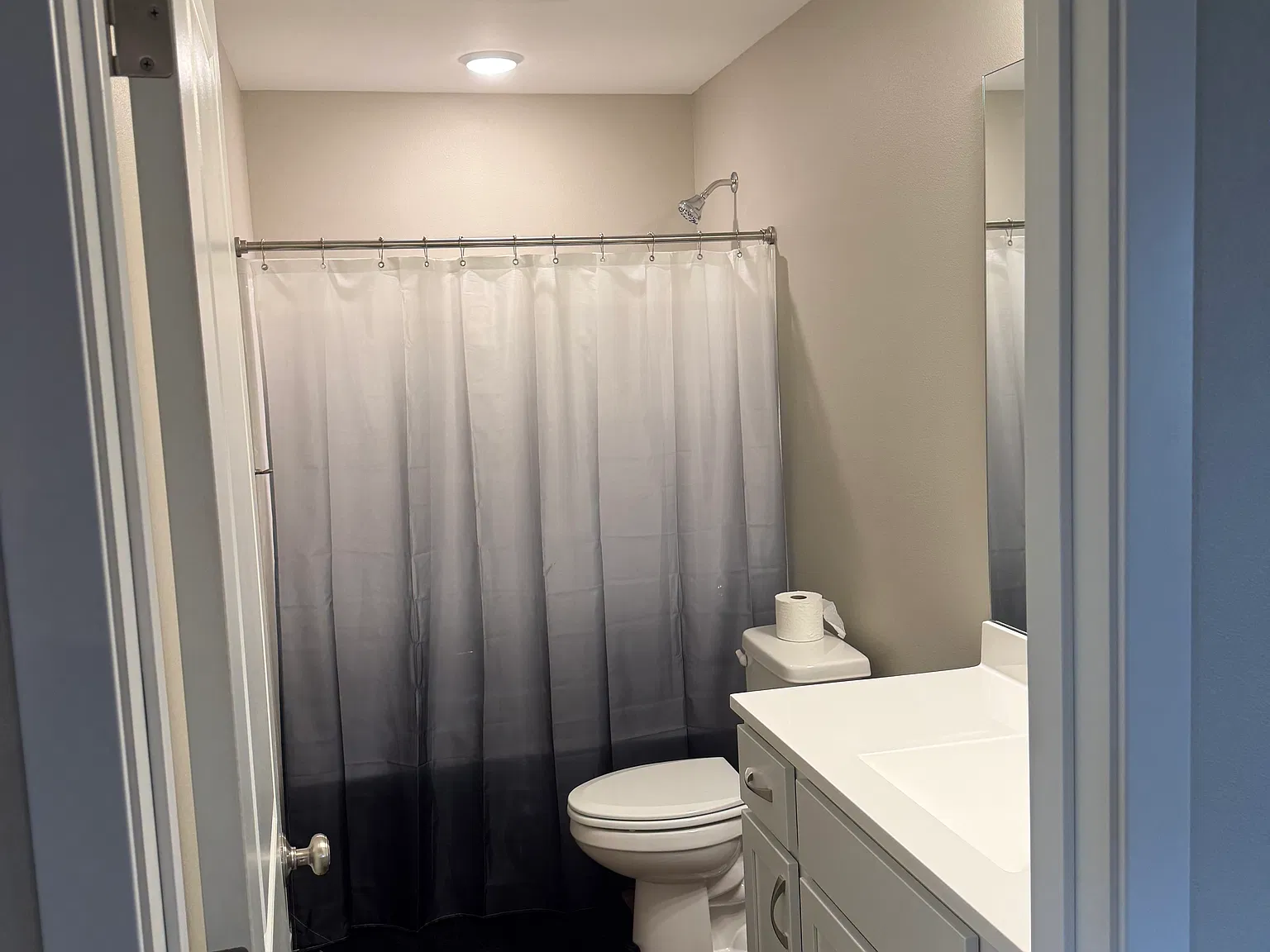 2 bed, 910 sqft, $2,900 — Photo 3