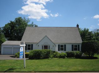 123 Sedgwick Rd, West Hartford, CT 06107