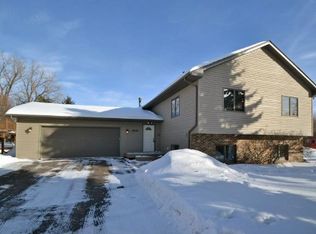 2028 Parkway Dr, North Saint Paul, MN 55109