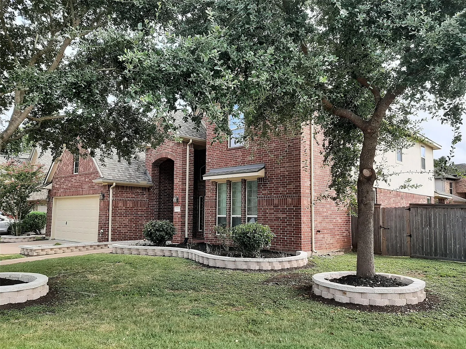 5 bed, 4.5 bath, 3405 sqft, $3,795 — Photo 2