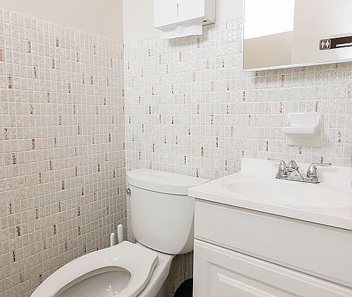 3rd image of 1911 Harrison St