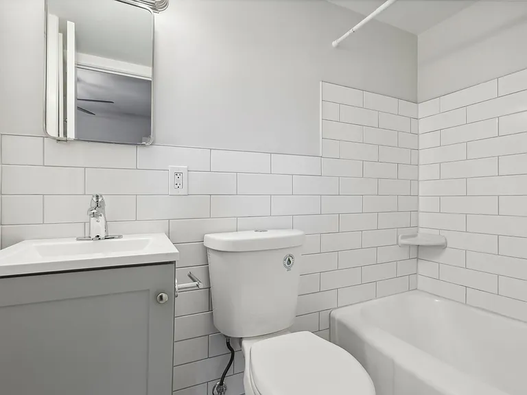 Embassy House Apartments — Photo 36