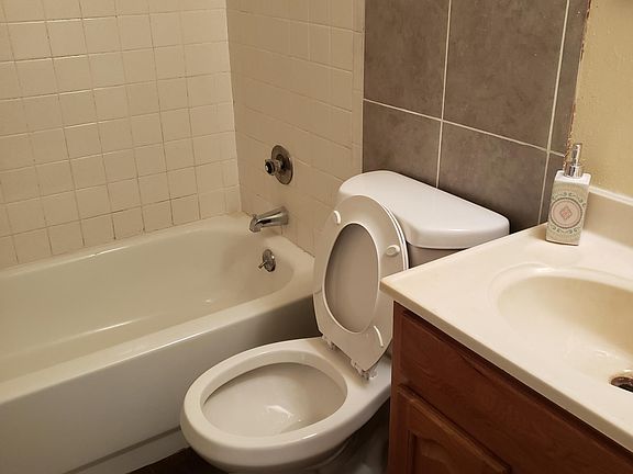3rd image of 8226 Quiet Creek St