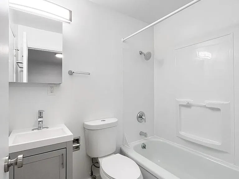 Village Vista Apartments — Photo 61