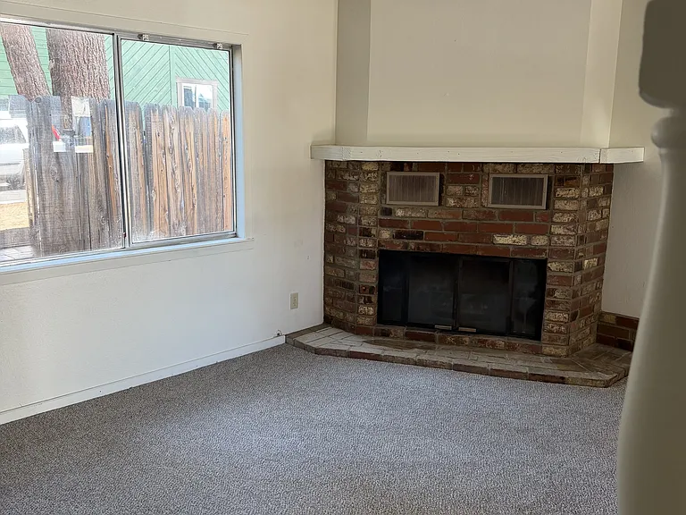 2748 Young St #4 — Photo 8