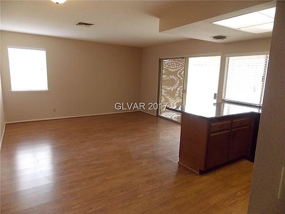 4th image of 305 Estella Ave