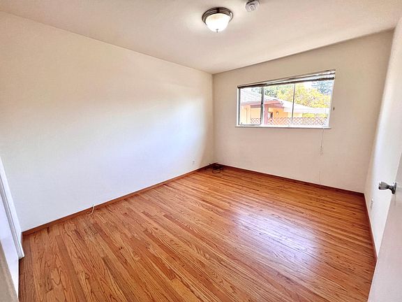 5th image of 820 Fremont St APT 4