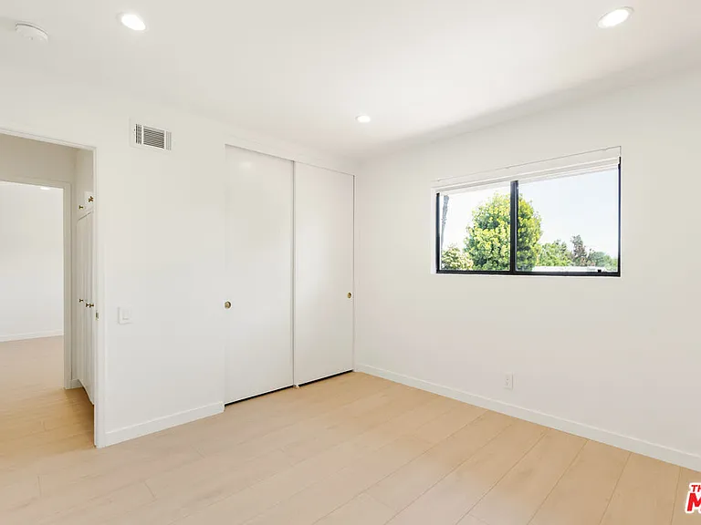 4933 Collett Ave — Photo 31