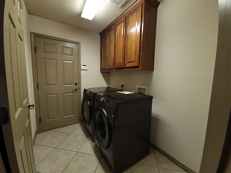 10028 Lisi Anne Dr — Photo 32