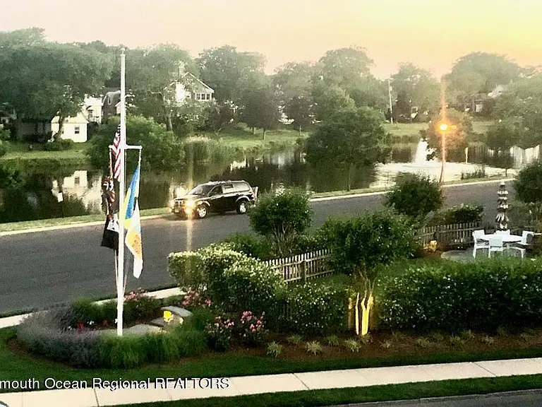 410 Burlington Ave #FRONT — Photo 4