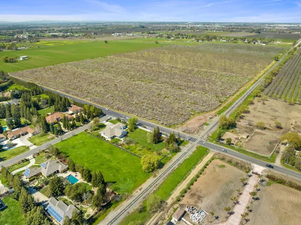 5995 E Eight Mile Rd, Stockton, CA 95212