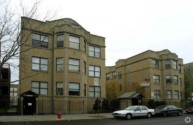 4930 N Kedzie Avenue — Photo 1