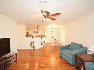 2 bed, 1128 sqft, $1,850 — Photo 3