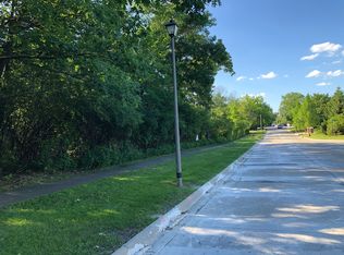 2570 Tennyson Ln, Highland Park, IL 60035