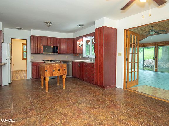 5th image of 616 Pine Ridge Rd