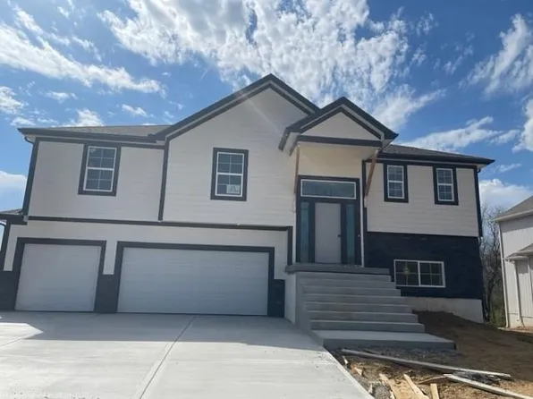 4720 Redwood St, Leavenworth, KS 66048