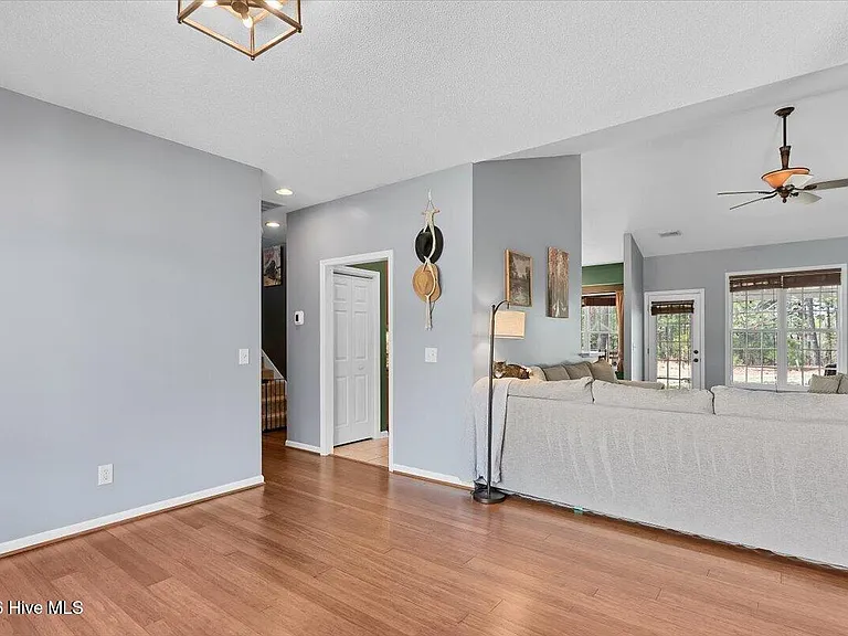 329 Green Links Dr — Photo 9