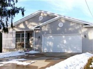 241 Frederick St, Medina, OH 44256