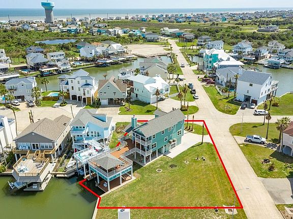 2nd image of 3912 Isla Del Sol