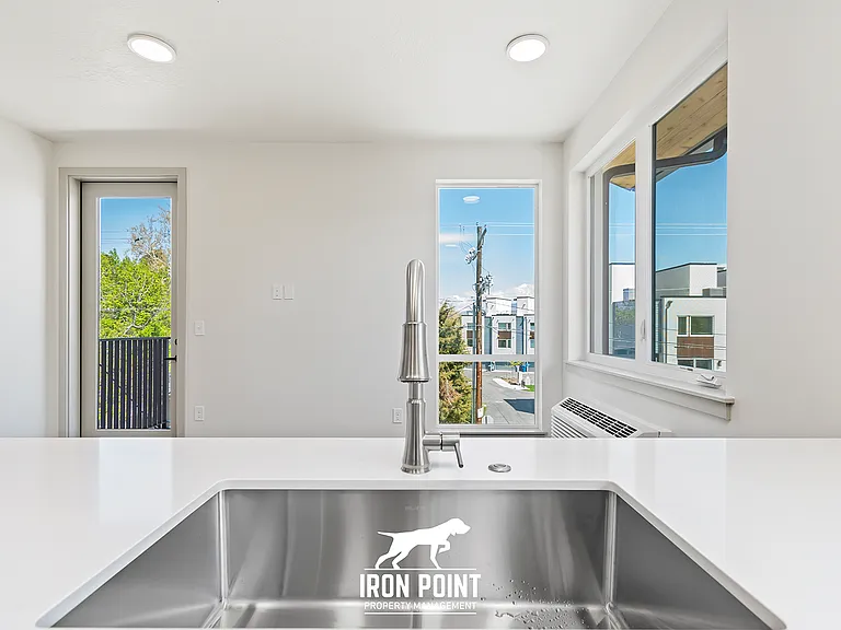 2219 W Kootenai St — Photo 11