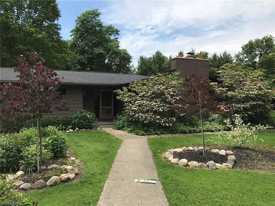 1st image of 84 Paw Paw Lake Dr