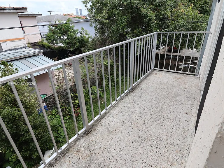 951 SW 7th St #5 — Photo 20
