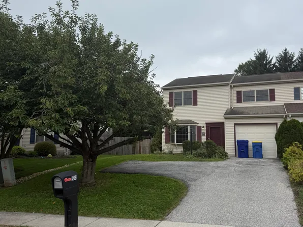 2988 Milky Way Rd, Dover, PA 17315