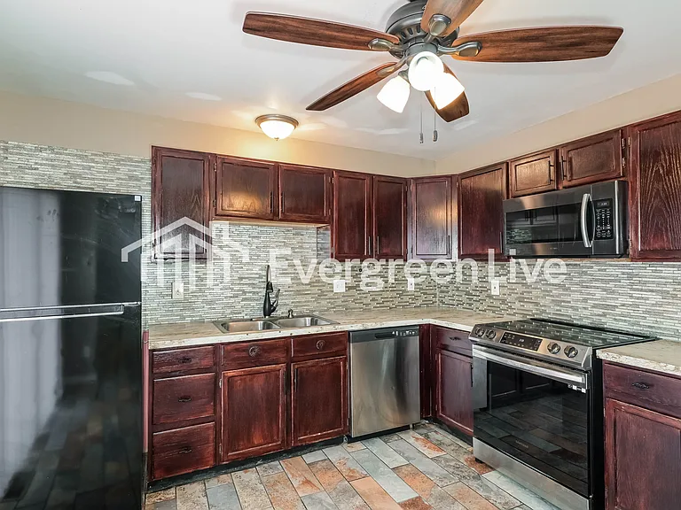 9257 Cozens Ave — Photo 5