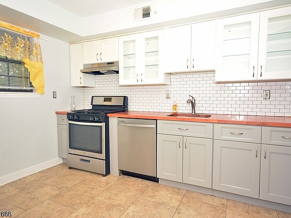 4th image of 29 Barclay Ct
